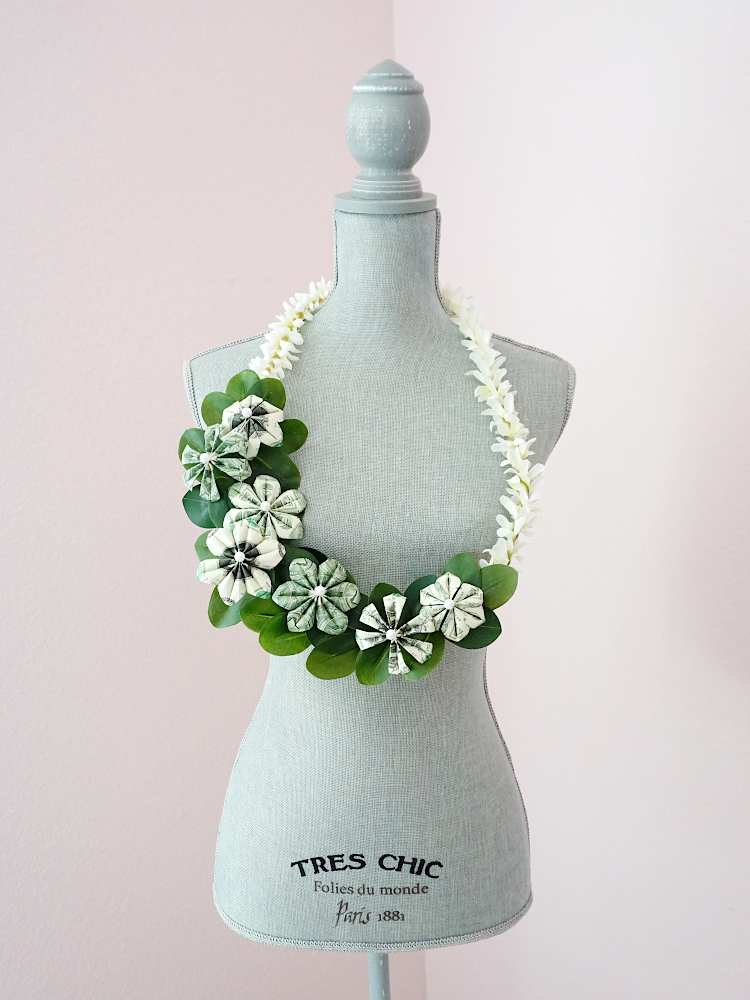 Graduation Flower Money Lei - Image 2