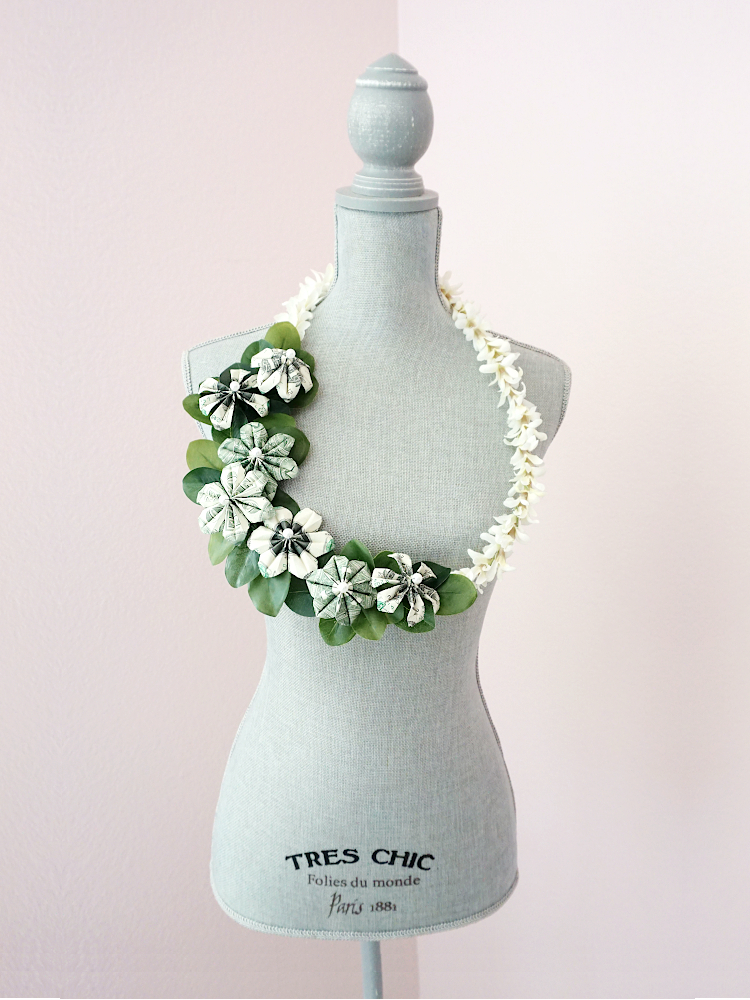 Flower Money Lei - Image 2