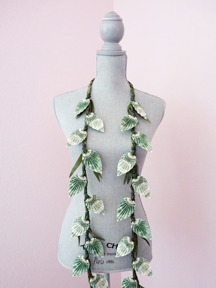 Graduation Money Lei (&dollar;2 & &dollar;1 bills) - Image 2