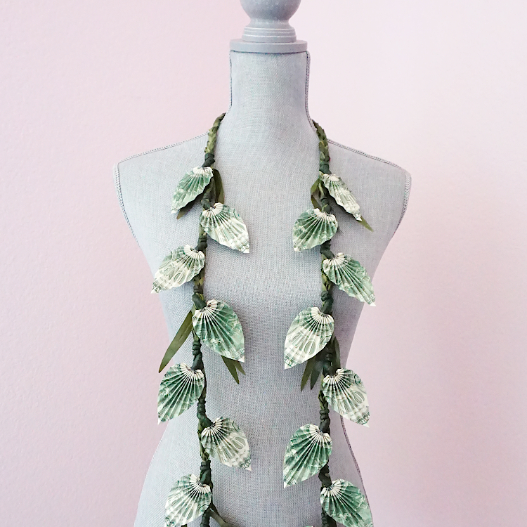 Graduation Money Lei (&dollar;2 & &dollar;1 bills)