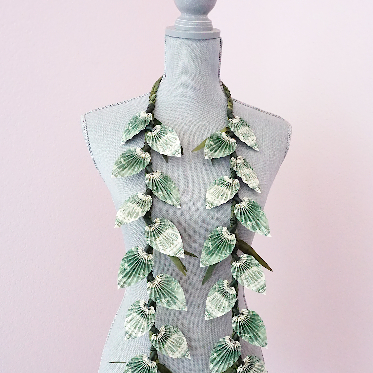 Graduation Money Lei (&dollar;2 & &dollar;1 bills)